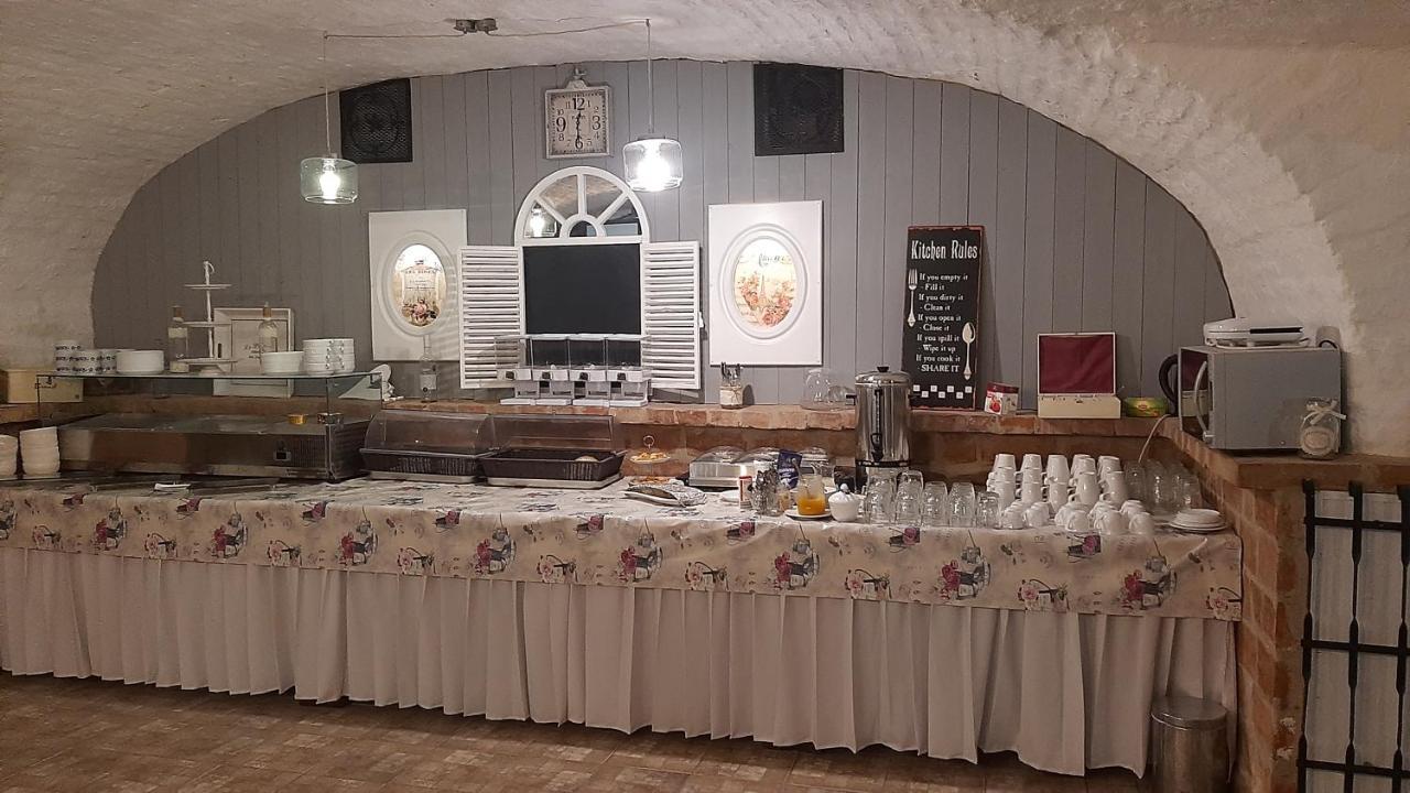 גיולה Guest House Romantika Panzio מראה חיצוני תמונה