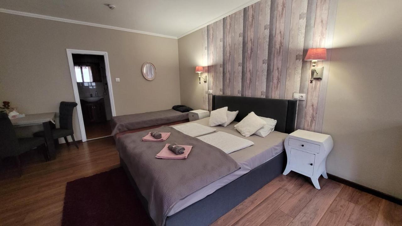 גיולה Guest House Romantika Panzio מראה חיצוני תמונה