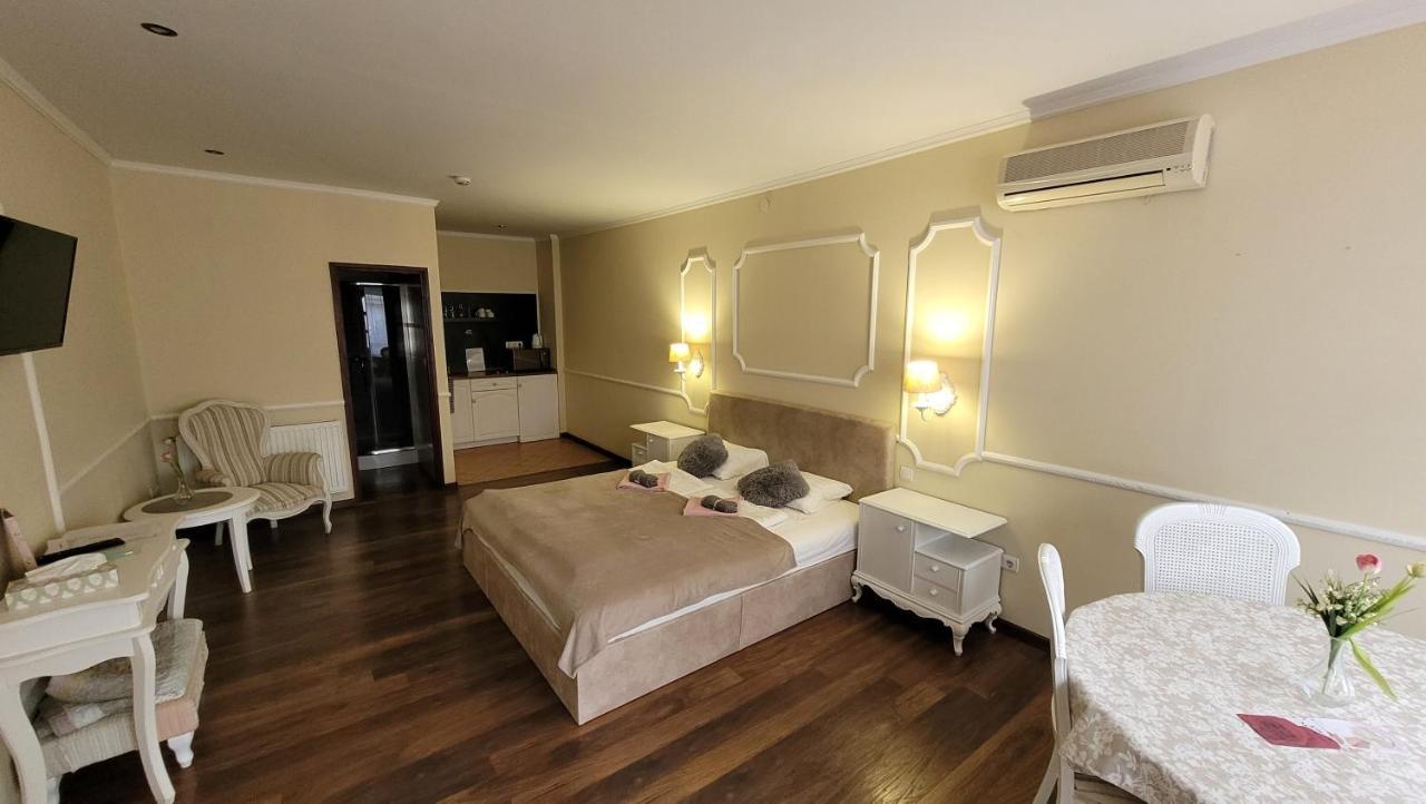 גיולה Guest House Romantika Panzio מראה חיצוני תמונה