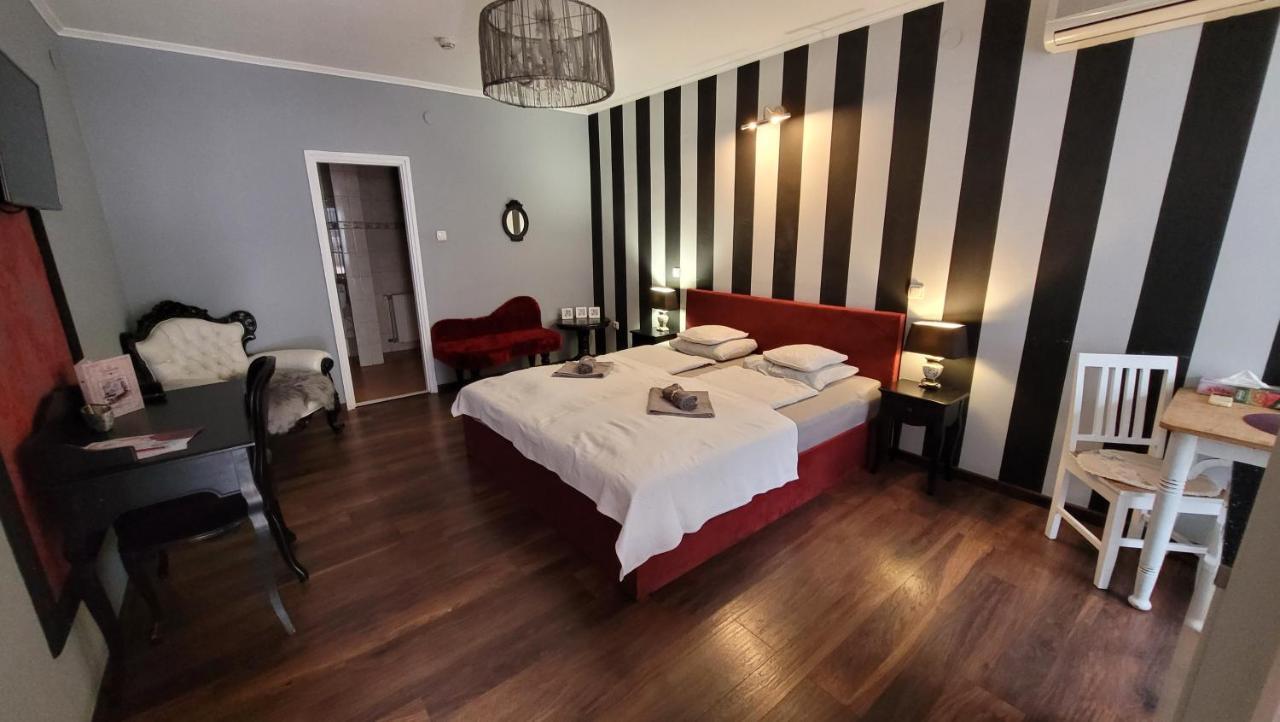 גיולה Guest House Romantika Panzio מראה חיצוני תמונה