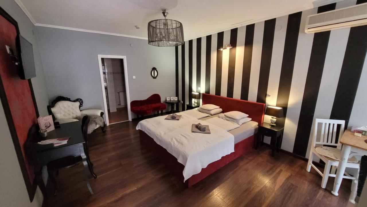 גיולה Guest House Romantika Panzio מראה חיצוני תמונה