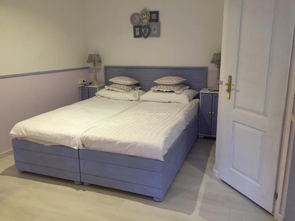גיולה Guest House Romantika Panzio חדר תמונה