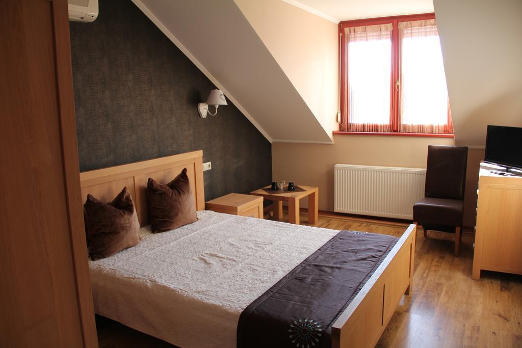 גיולה Guest House Romantika Panzio מראה חיצוני תמונה