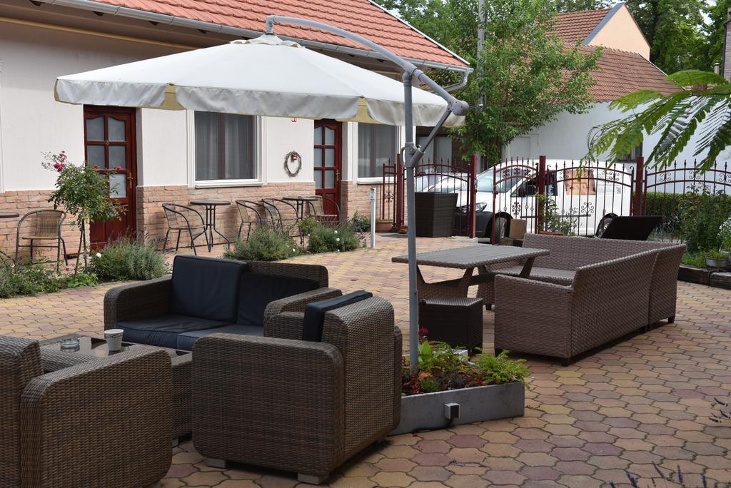 גיולה Guest House Romantika Panzio מראה חיצוני תמונה