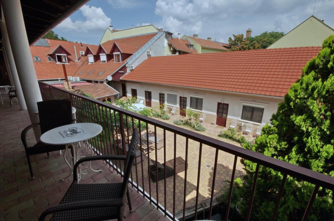 גיולה Guest House Romantika Panzio מראה חיצוני תמונה
