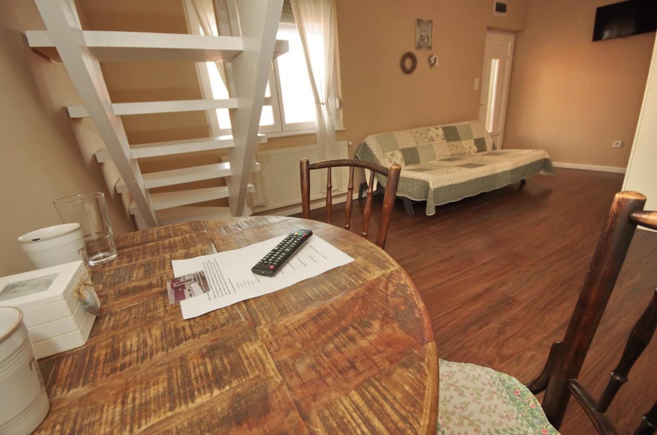 גיולה Guest House Romantika Panzio מראה חיצוני תמונה